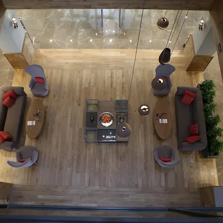 Ramada & By Wyndham Готель