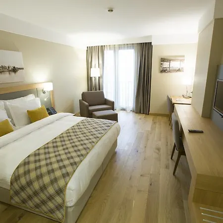 Готель Ramada & By Wyndham Адана