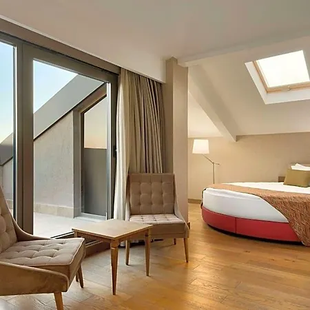 Ramada & By Wyndham Hotel