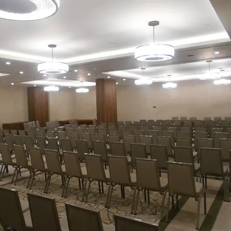 Готель Ramada & By Wyndham Адана