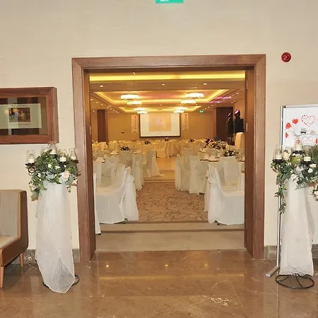 Готель Ramada & By Wyndham