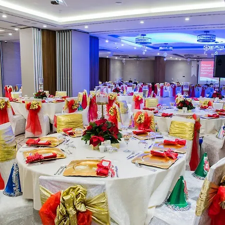 Готель Ramada & By Wyndham 4*