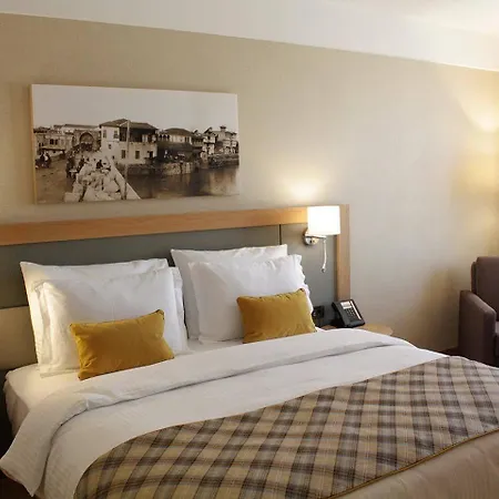 Ramada & By Wyndham Otel