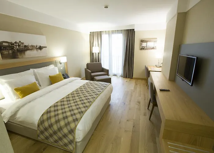 Отель Ramada & Адана