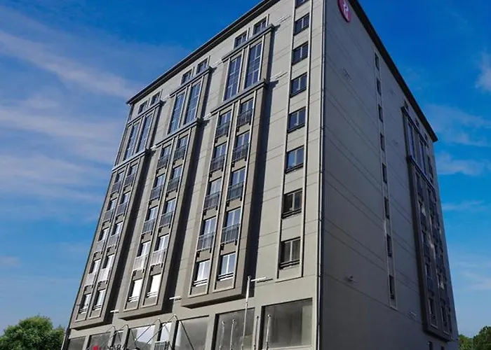 Отель Ramada & 4*